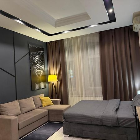Vip - Дві Спальні Метро Хрещатик Лютеранська 3 키예프 외부 사진